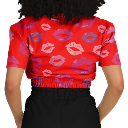 the-underground-bus-line-kisses-cropped-short-sleeved-sweatshirt